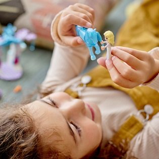 LEGO® Disney Jégvarázs 43209 Elza és Nokk jégistállója