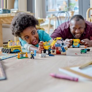 LEGO® City 60391 Építőipari teherautók és bontógolyós daru