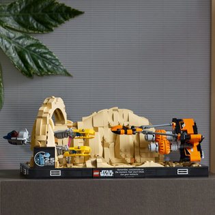 LEGO® Star Wars™ 75380 Mos Espa siklóernyős verseny - dioráma