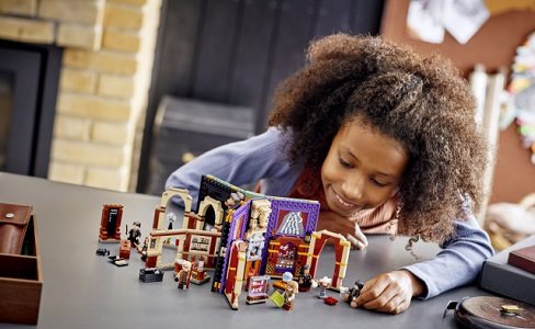 LEGO Harry Potter 76397 Roxfort pillanatai: Sötét varázslatok kivédése óra LEGO Harry Potter 76397 Roxfort pillanatai: Sötét varázslatok kivédése óra