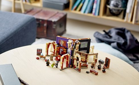 LEGO Harry Potter 76397 Roxfort pillanatai: Sötét varázslatok kivédése óra LEGO Harry Potter 76397 Roxfort pillanatai: Sötét varázslatok kivédése óra