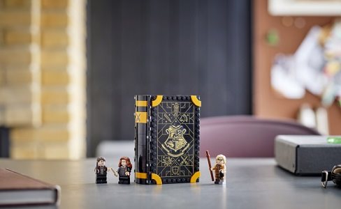 LEGO Harry Potter 76397 Roxfort pillanatai: Sötét varázslatok kivédése óra LEGO Harry Potter 76397 Roxfort pillanatai: Sötét varázslatok kivédése óra
