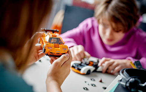 LEGO® McLaren Solus GT & McLaren F1 LM