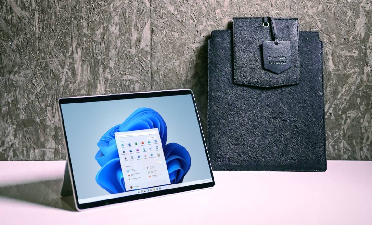 Microsoft Surface 9 Pro Graphite Grey bőr tokkal LAFORMELA