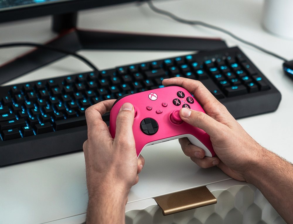 Xbox Wireless Controller Deep Pink gamepad