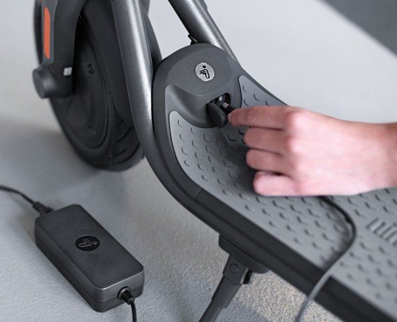 Ninebot Kickscooter F40E by Segway elektromos roller