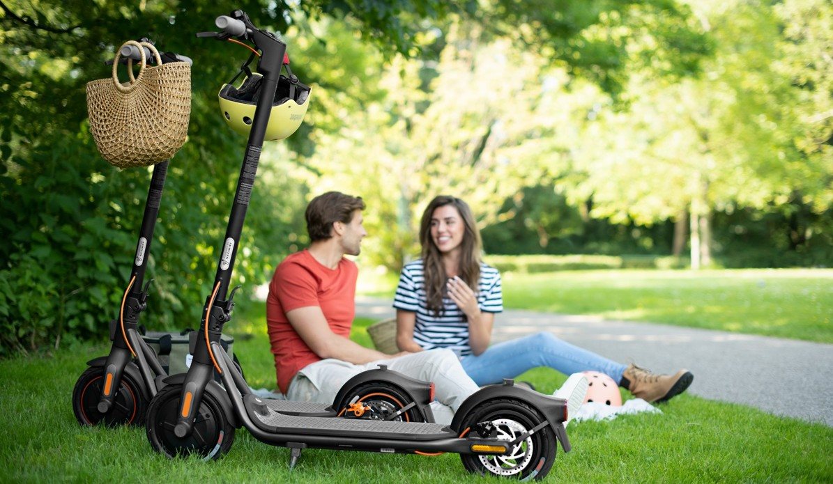 Ninebot Kickscooter F40E by Segway elektromos roller
