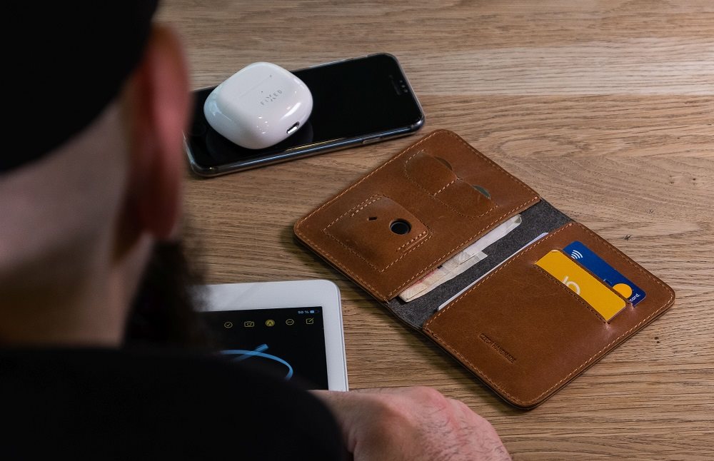 FIXED Smile Wallet XL pénztárca FIXED Smile PRO smart trackerrel