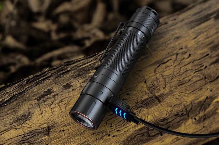Fenix E35R zseblámpa