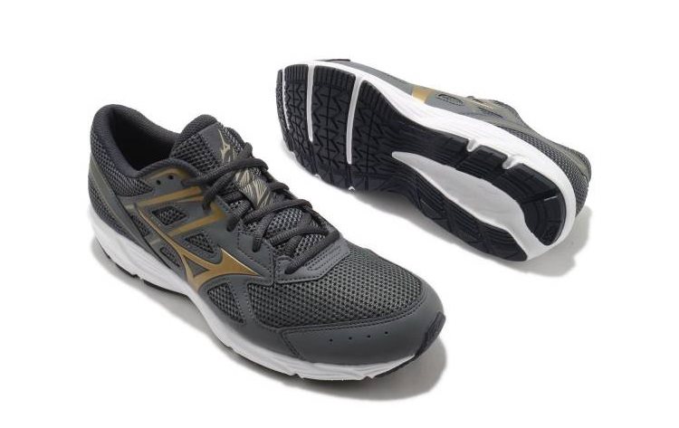Mizuno Spark 6