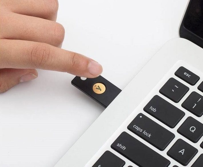 YubiKey 5 NFC Univerzális biztonsági token