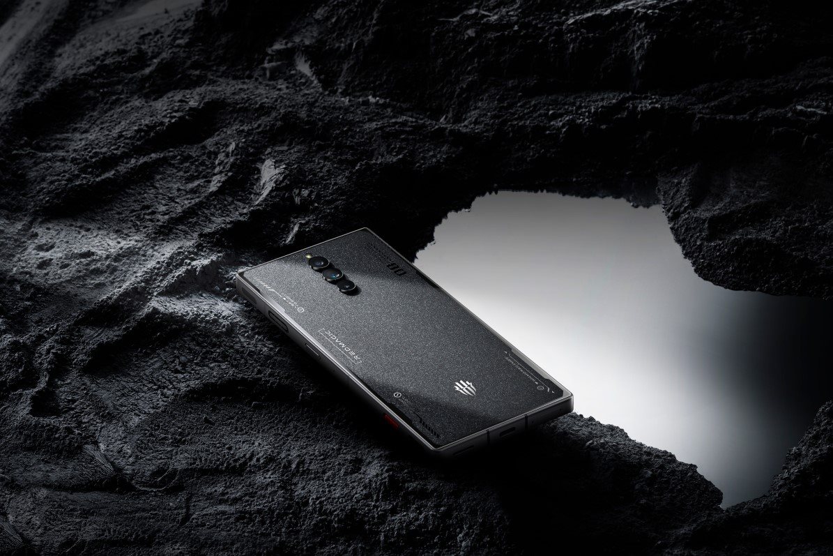 Nubia Redmagic 8 Pro 16/512GB (Void) mobiltelefon Nubia Redmagic 8 Pro 16/512GB (Void) mobiltelefon