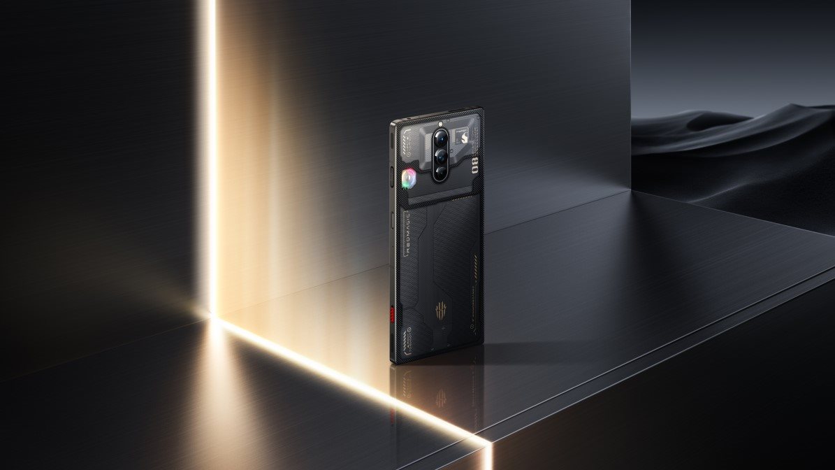 Nubia Redmagic 8 Pro 16/512GB (Void) mobiltelefon Nubia Redmagic 8 Pro 16/512GB (Void) mobiltelefon
