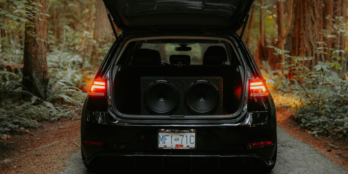 Mélyláda bekötése autóba