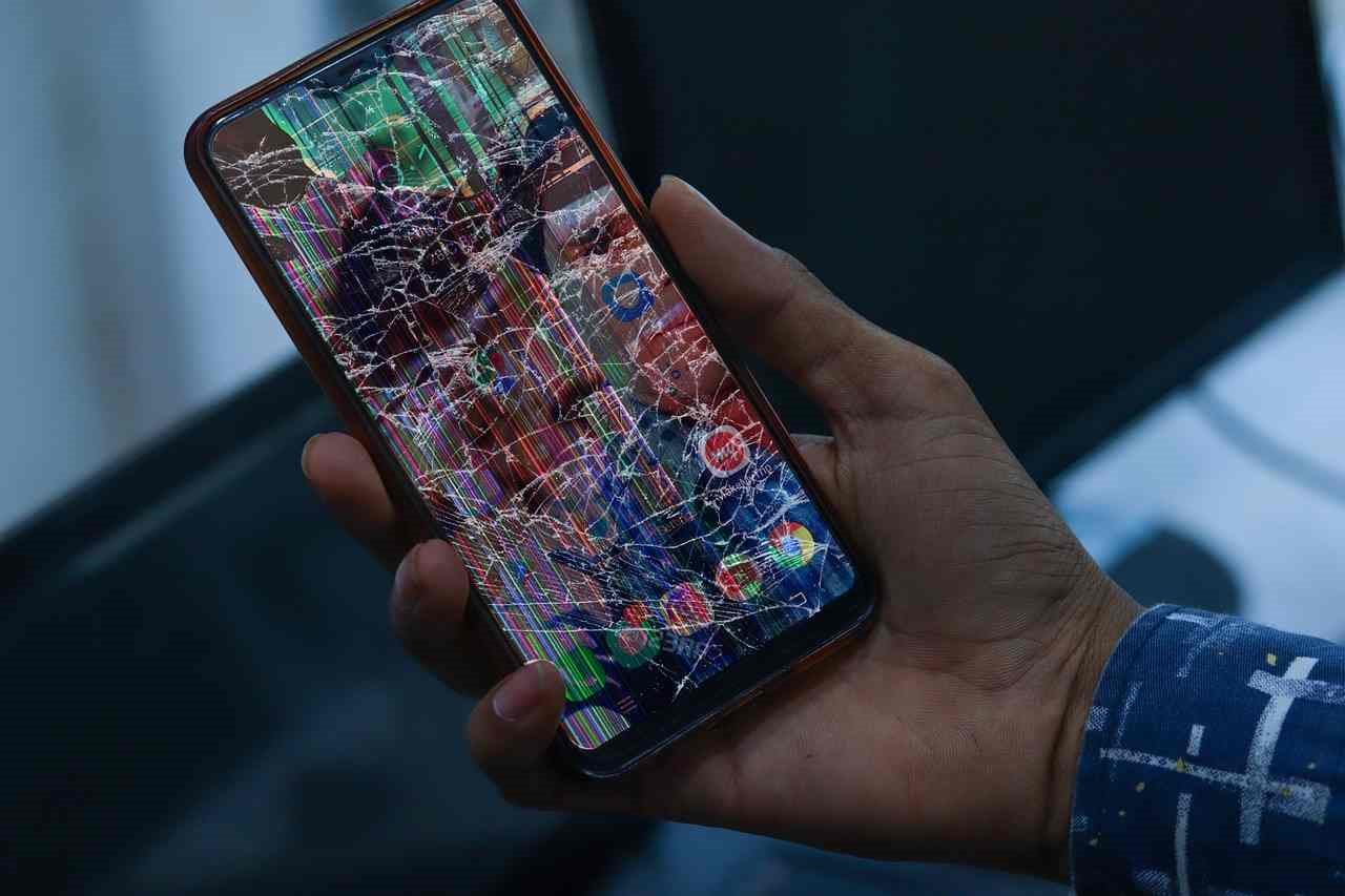 Törött üvegű telefon