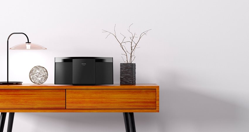 Panasonic SC-HC200 az asztalon