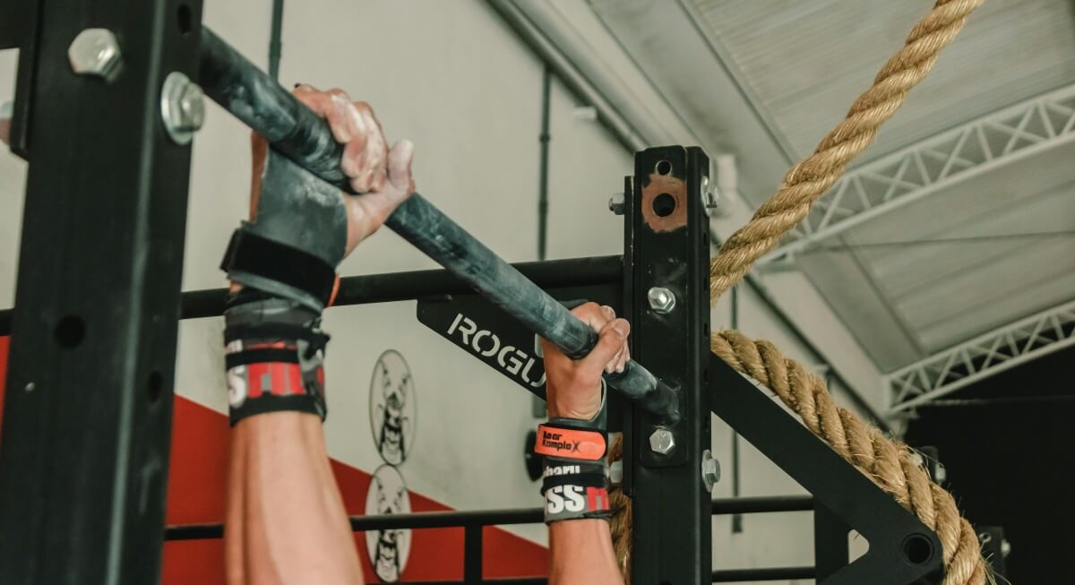 Húzódzkodás edzés