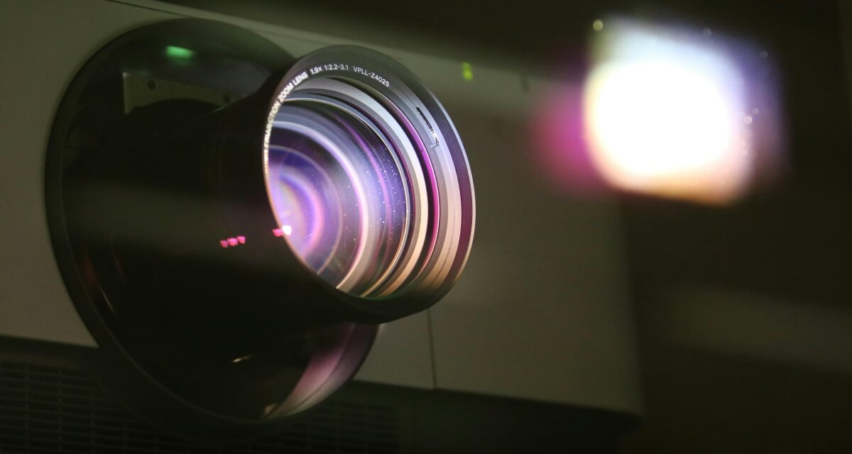 néző, filmkritikus, zdroj: pexels.com