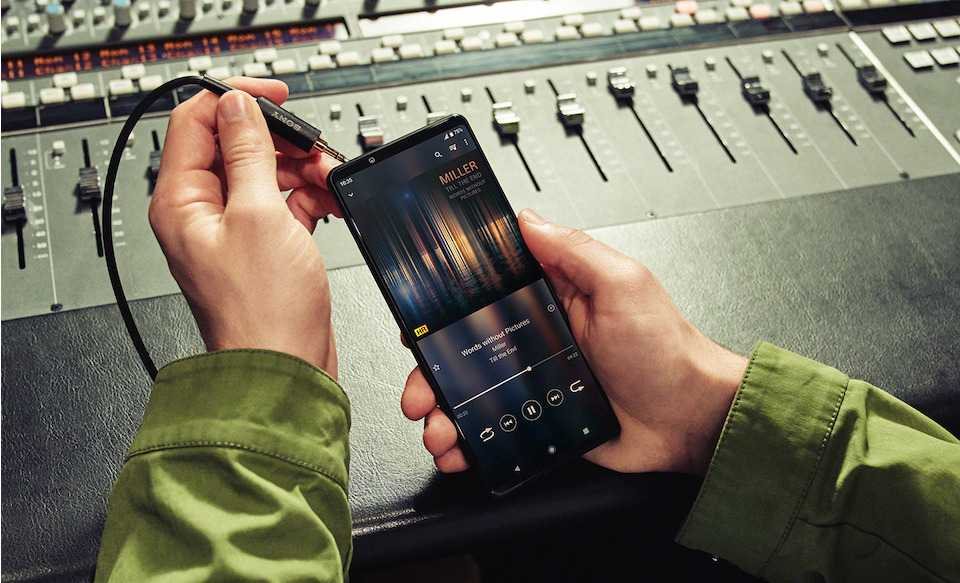 Sony Xperia 1 III, hang