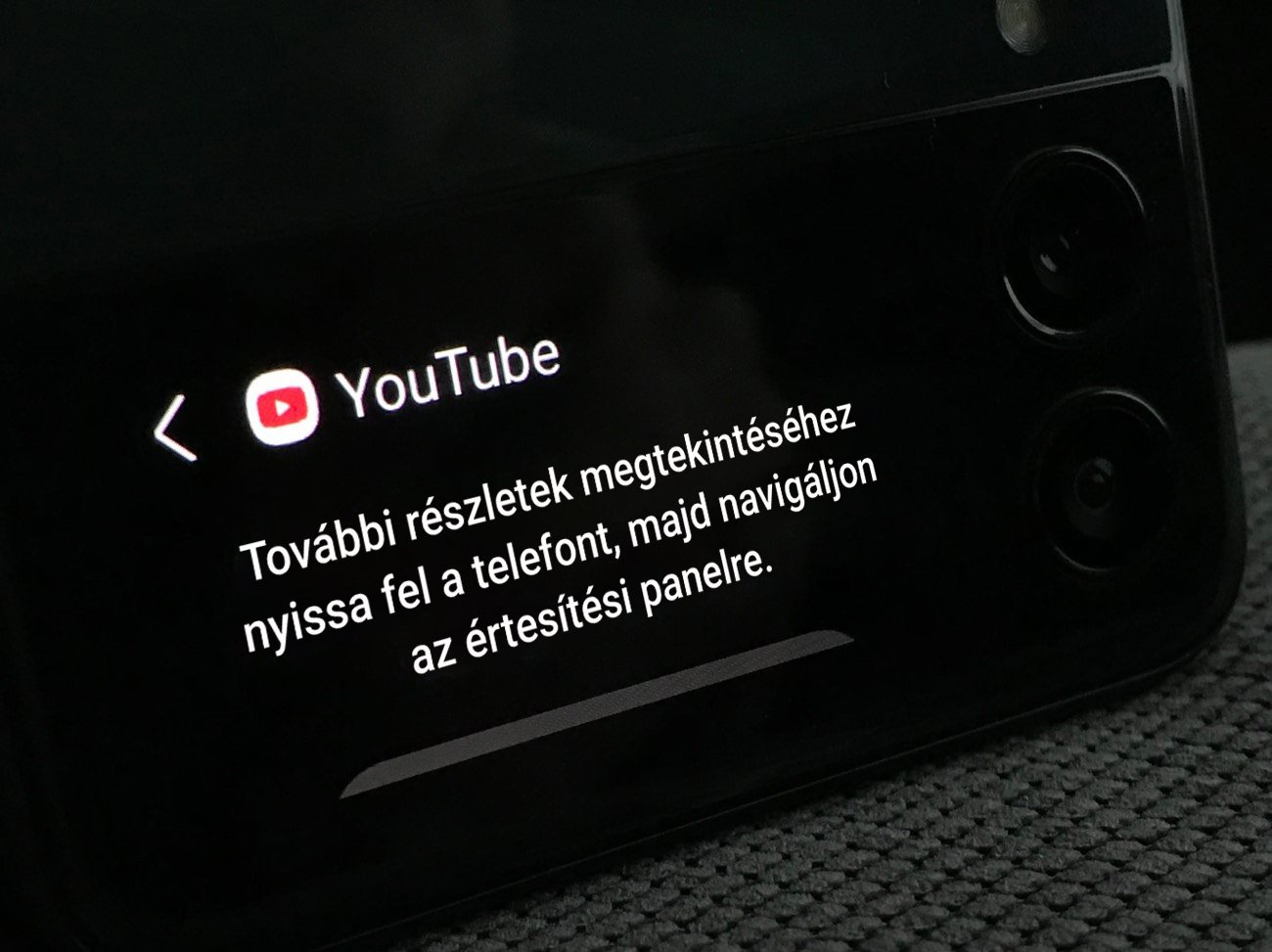 Samsung Galaxy Z Flip3 5G bemutató, értesítések a külső kijelzőn