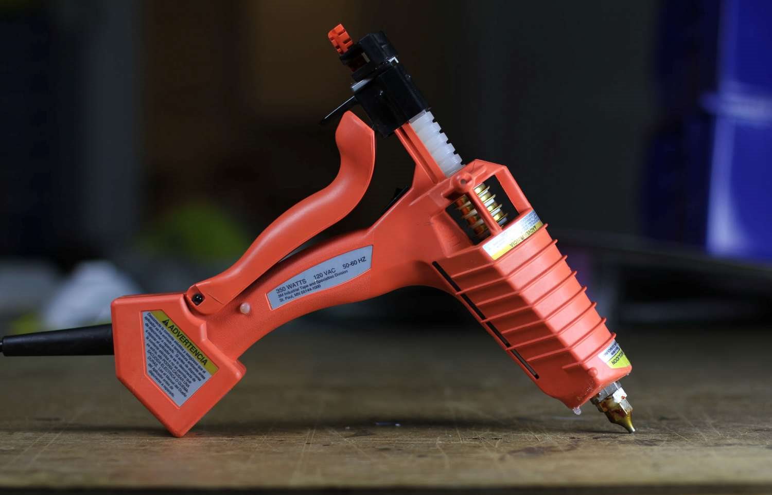 Alkotómunka ragasztópisztollyal