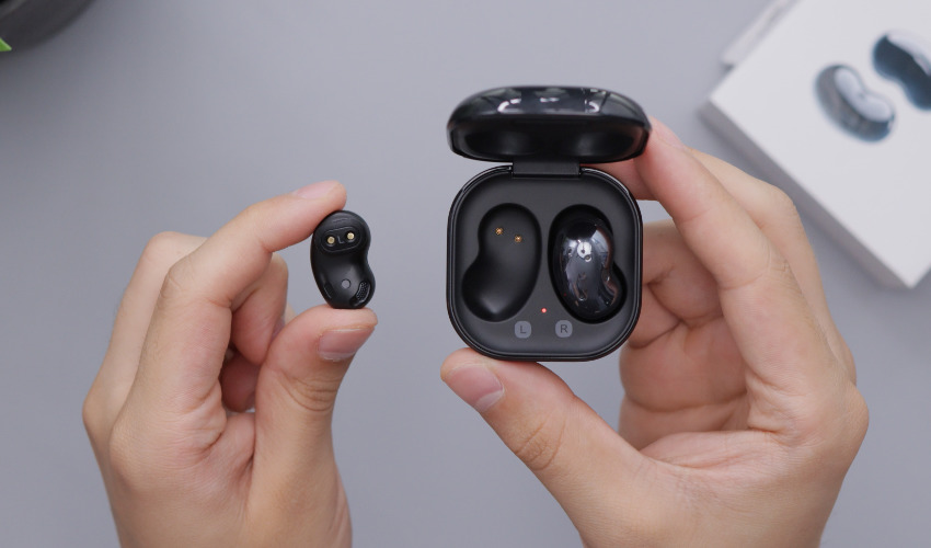 Samsung TWS fülhallgatók tokkal