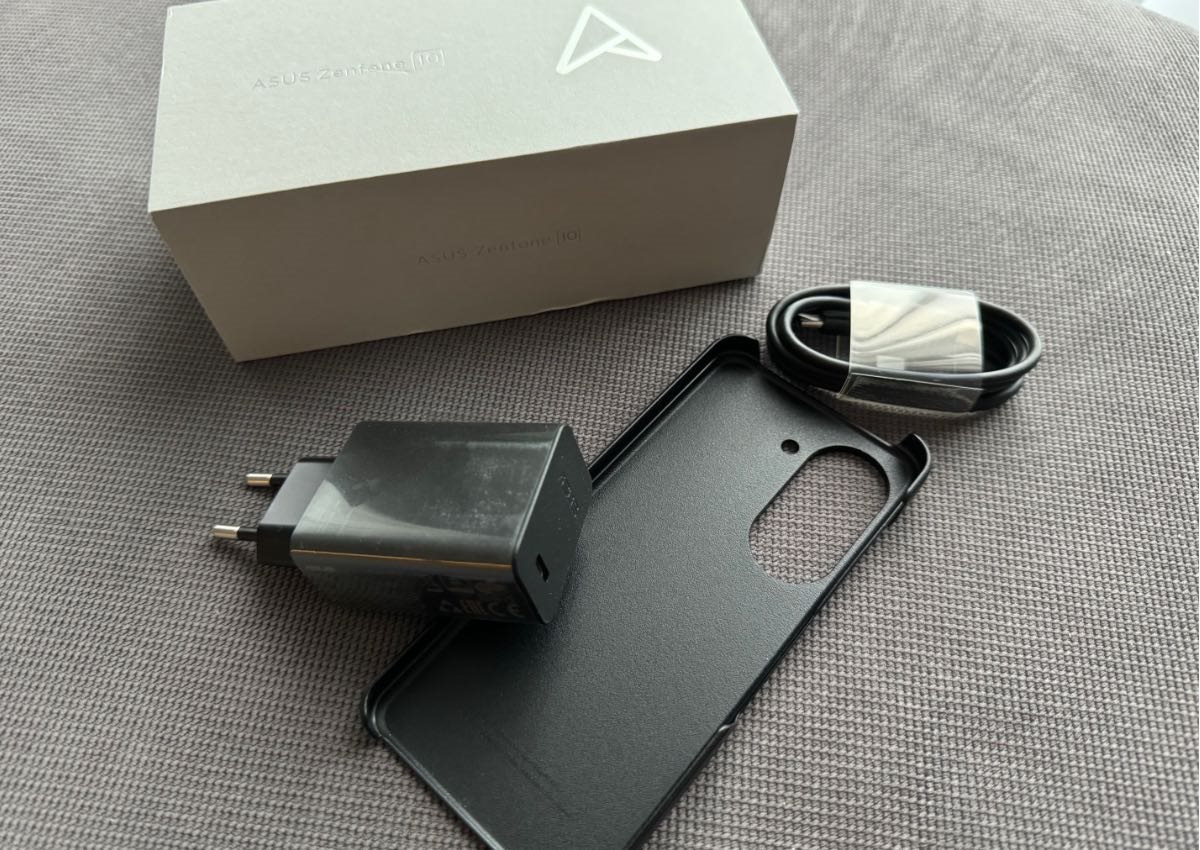 Asus Zenfone 10, teszt, csomag tartalma