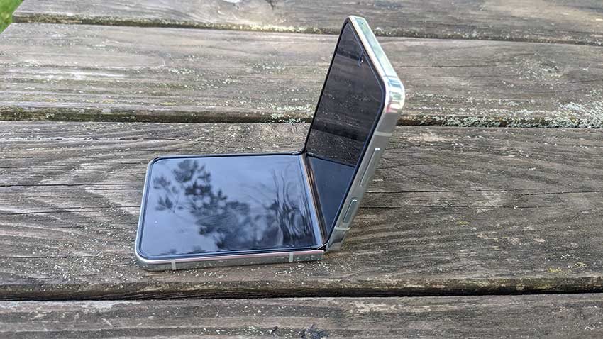 Samsung Galaxy Flip5, teszt, felnyitva