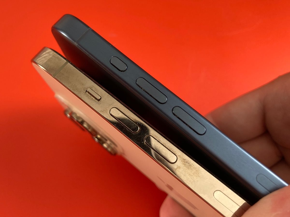 iPhone 15 Pro Max, összehasonlító gomb - kapcsoló