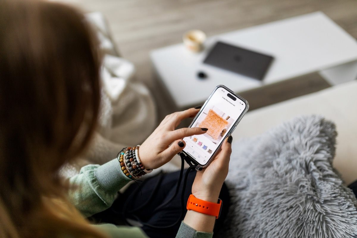 Strapabíró Fixed Armor üvegfólia használat közben