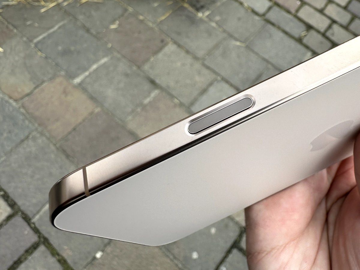 iPhone 16 Pro Max, Kameravezérlő gomb
