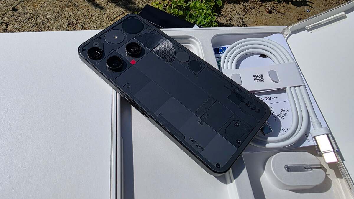 Nothing Phone (3): egy igazi hipszter minimalista lélekkel és őszinte szívvel – de vajon érvényesülni tud a benchmarkok világában? | Alza.hu