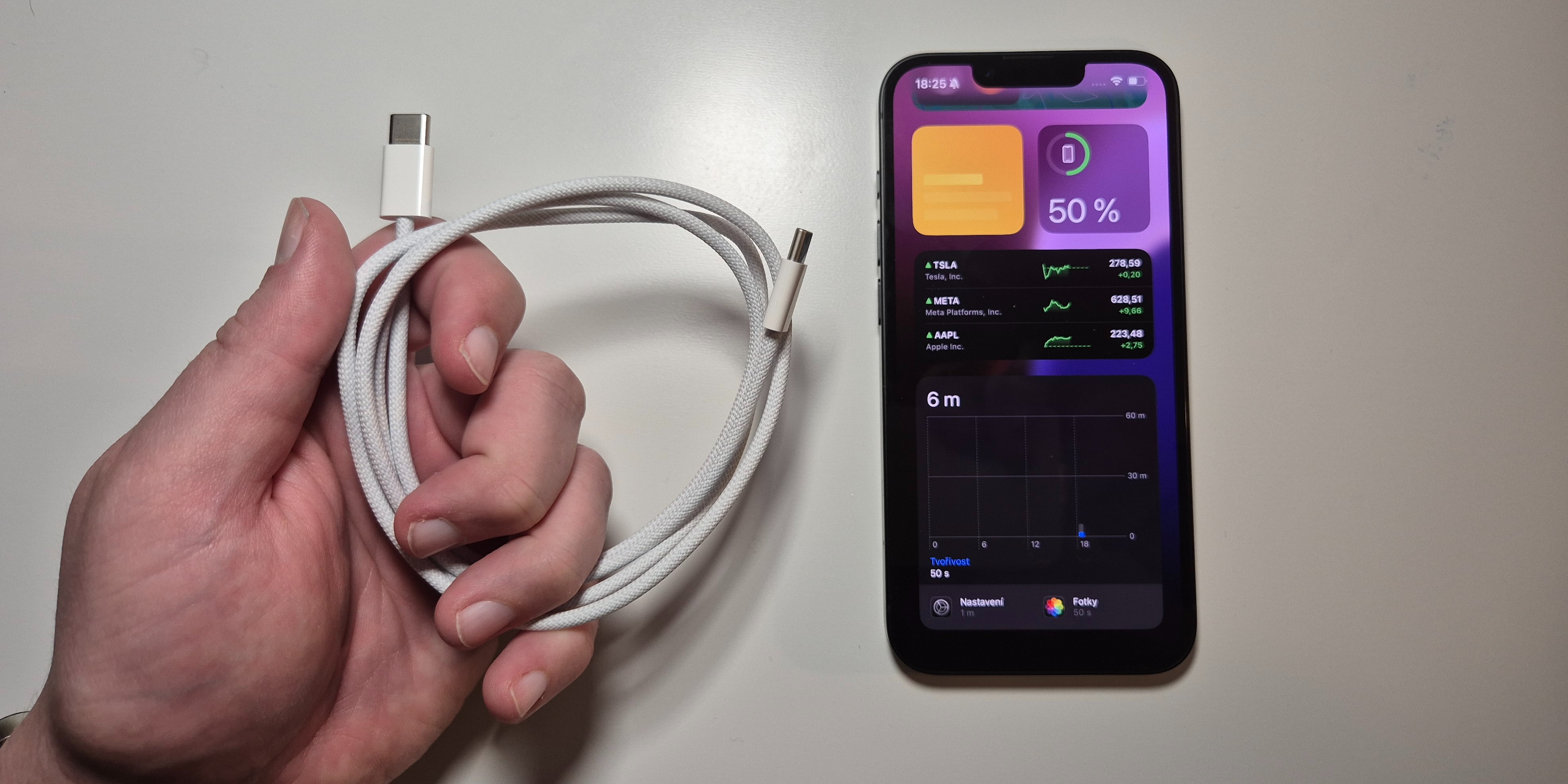Apple iPhone 16e, teszt, USB-C kábel