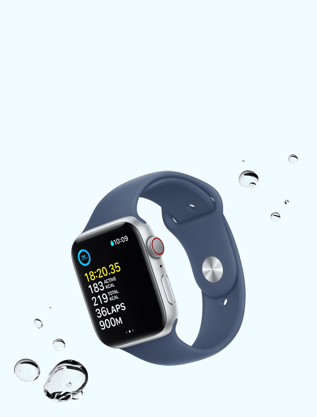 Az Apple Watch SE úszóedzés képernyője, mellette vízcseppekkel