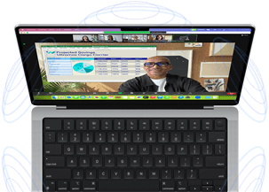 Egy MacBook Pro, amelyet kék körökből álló illusztrációk vesznek körül, amelyek 3D-s térhatást sugallnak - egy személy látható a képernyőn a Presenter Overlay segítségével, aki a bemutatott tartalom előtt látható a Zoom videótúra során.