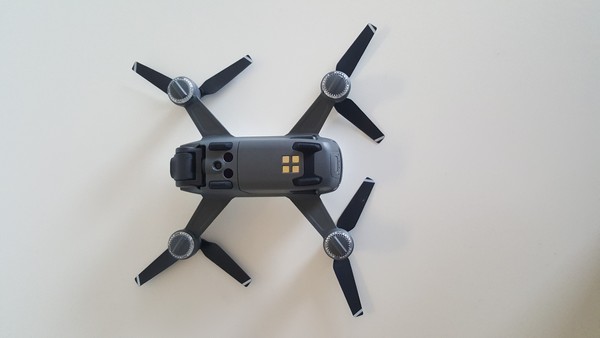 A DJI Spark drón kvadrokopter kézmozdulatokkal vezérelhető