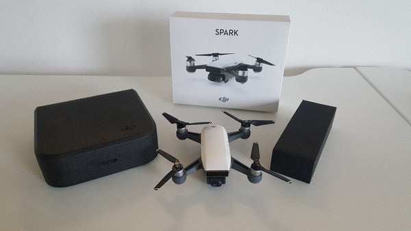 A DJI Spark drón kvadrokopter kézmozdulatokkal vezérelhető