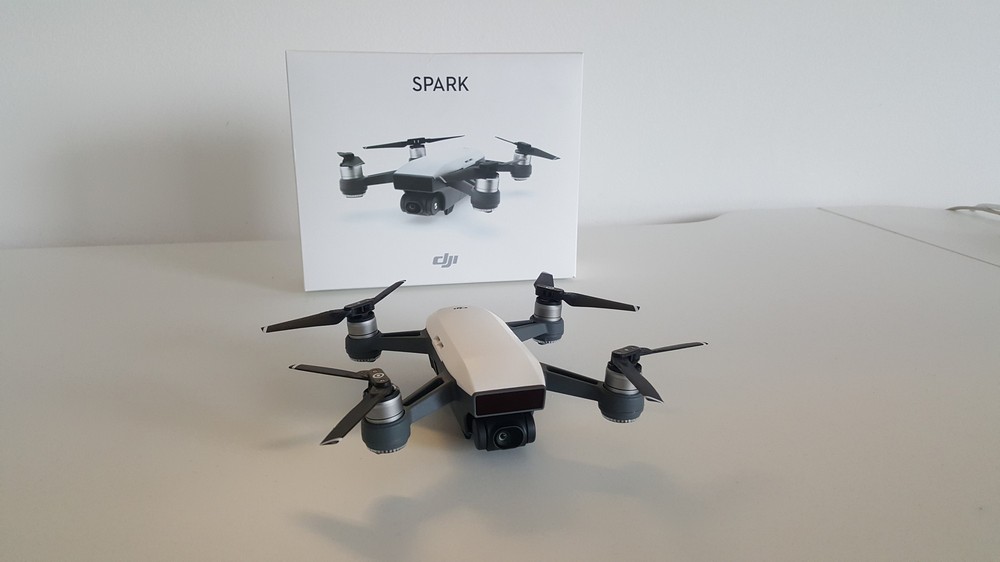 A DJI Spark drón kvadrokopter kézmozdulatokkal vezérelhető