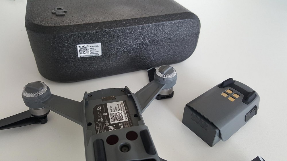 A DJI Spark drón kvadrokopter kézmozdulatokkal vezérelhető