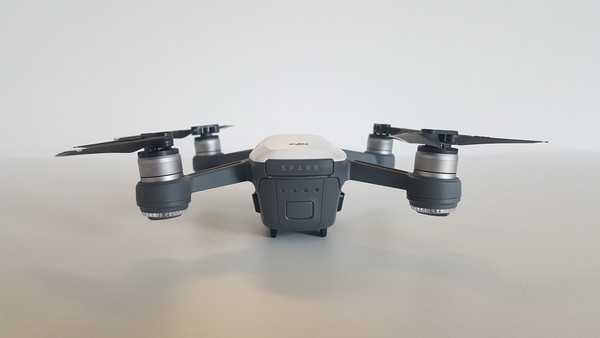A DJI Spark drón kvadrokopter kézmozdulatokkal vezérelhető